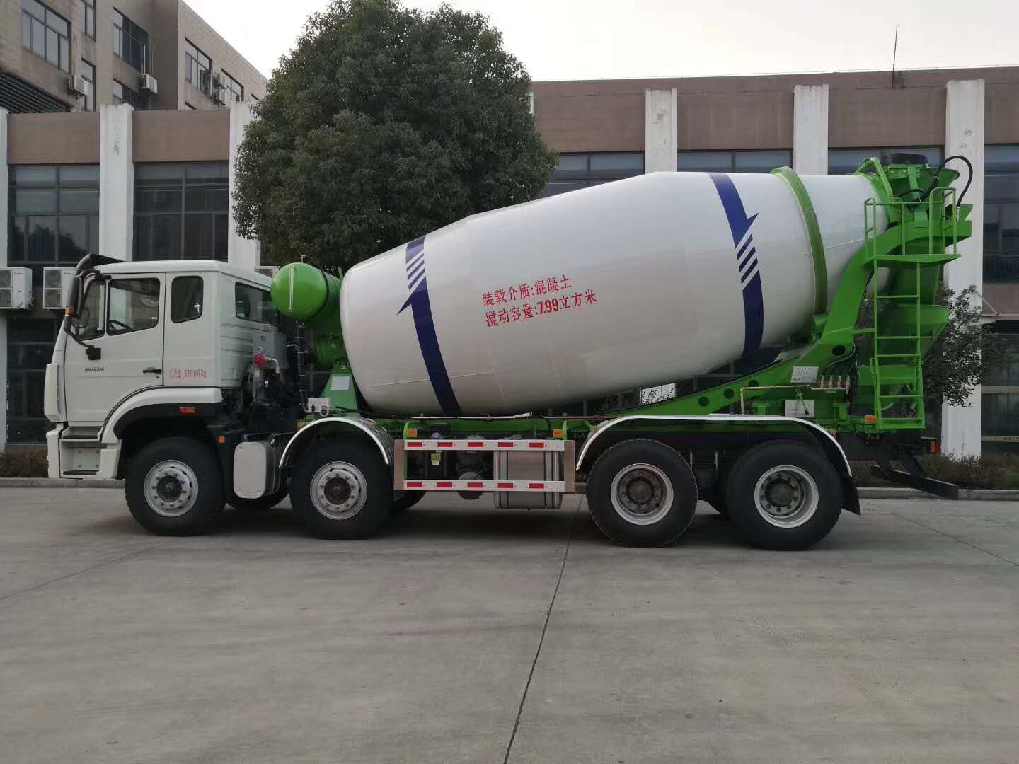 重汽豪瀚前四后八攪拌車