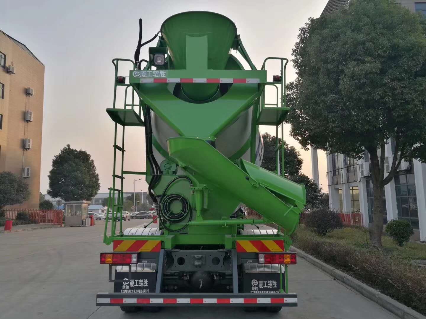 重汽豪瀚前四后八攪拌車