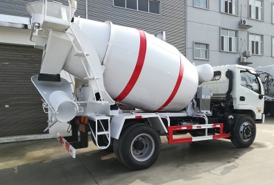 上汽躍進攪拌車