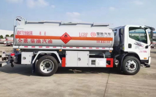 解放(J6F)8.5方油罐車(chē) 解放(J6F)8.5方油罐車(chē)